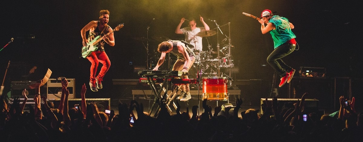 Now Playing: Walk the Moon – Shut up and Dance